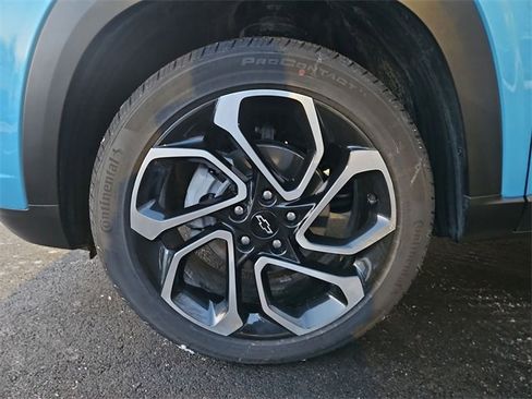 Certified 2025 Chevrolet Trax RS image 30