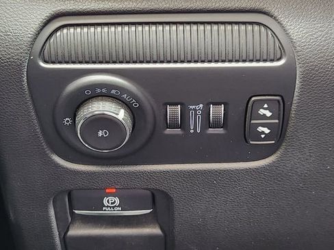 Certified 2024 Jeep Wagoneer Series II w/ Flexible Seating Group RWD image 19