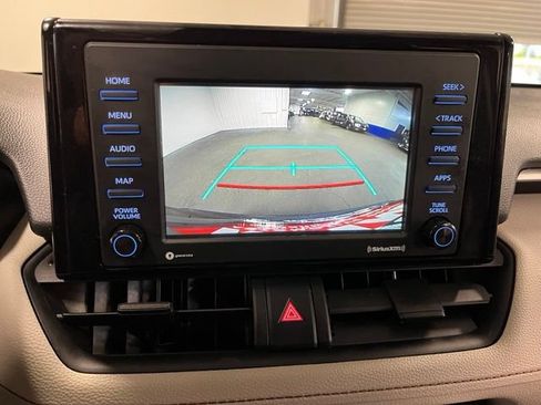 Used 2020 Toyota RAV4 XLE w/ Convenience Package FWD image 27