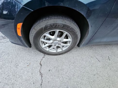 Used 2025 Chrysler Pacifica Select image 7