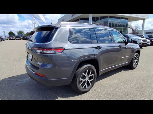 Used 2025 Jeep Grand Cherokee L Limited AWD/4WD image 8