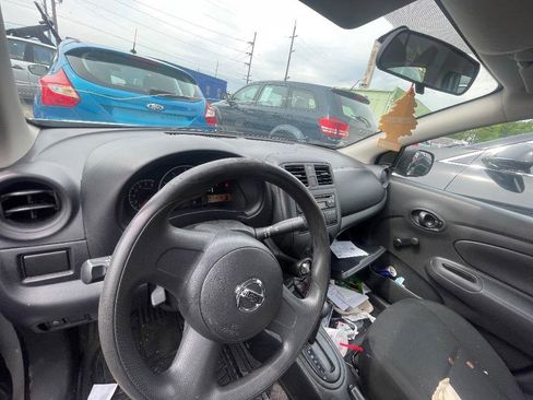Used 2014 Nissan Versa S FWD image 9