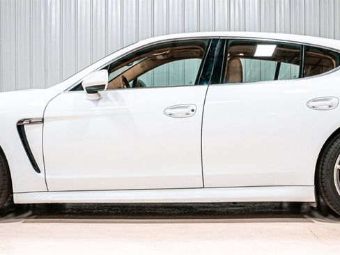 Used 2013 Porsche Panamera 4S image 2