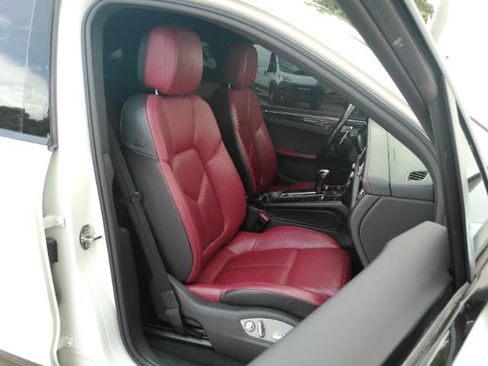 Used 2023 Porsche Macan Turbo AWD/4WD image 24
