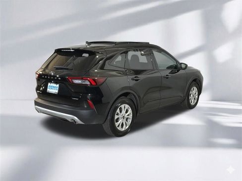 Used 2025 Ford Escape Active w/ Active Premium Tech Pack AWD/4WD image 6