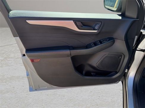 Used 2022 Ford Escape SE w/ Convenience Package image 6