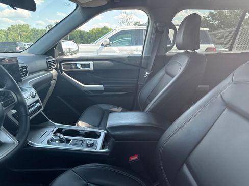 Used 2024 Ford Explorer XLT w/ Equipment Group 202A AWD/4WD image 30