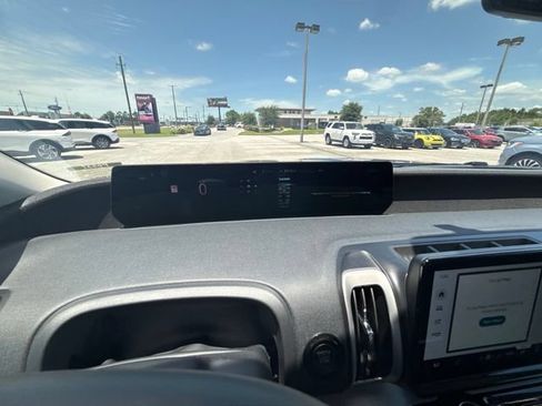 Used 2025 Ford Expedition Active AWD/4WD image 27