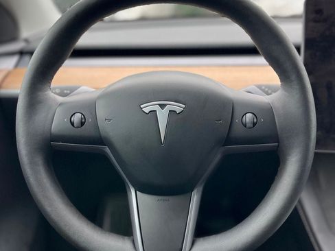 Used 2024 Tesla Model Y 2WD image 22