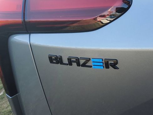 Used 2026 Chevrolet Blazer EV LT w/ Midnight/Sport Edition FWD image 7