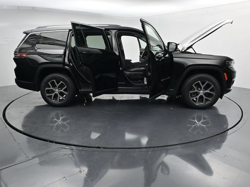 Used 2023 Jeep Grand Cherokee L Limited AWD/4WD image 41