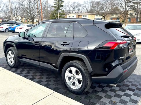 Used 2019 Toyota RAV4 LE image 3