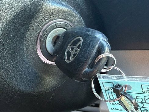 Used 2012 Toyota Camry LE image 19