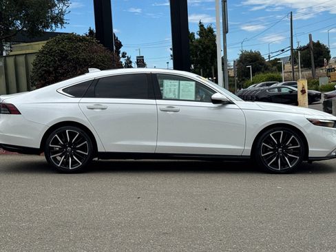 Certified 2023 Honda Accord Touring image 3