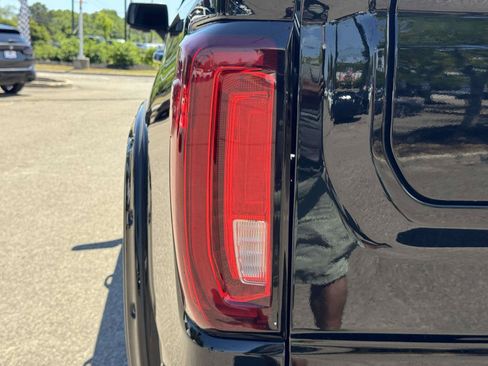 Used 2023 GMC Sierra 1500 AT4 w/ AT4 Premium Package AWD/4WD image 13