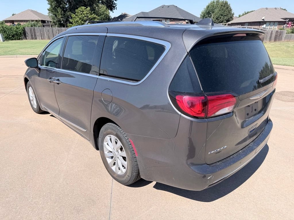 Used 2018 Chrysler Pacifica Touring-L Plus FWD image 2