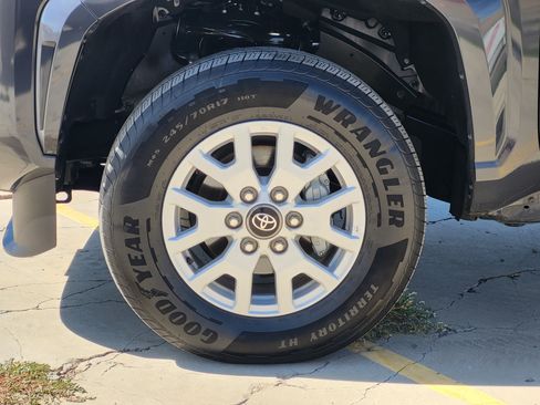 Certified 2025 Toyota Tacoma SR5 AWD/4WD image 8