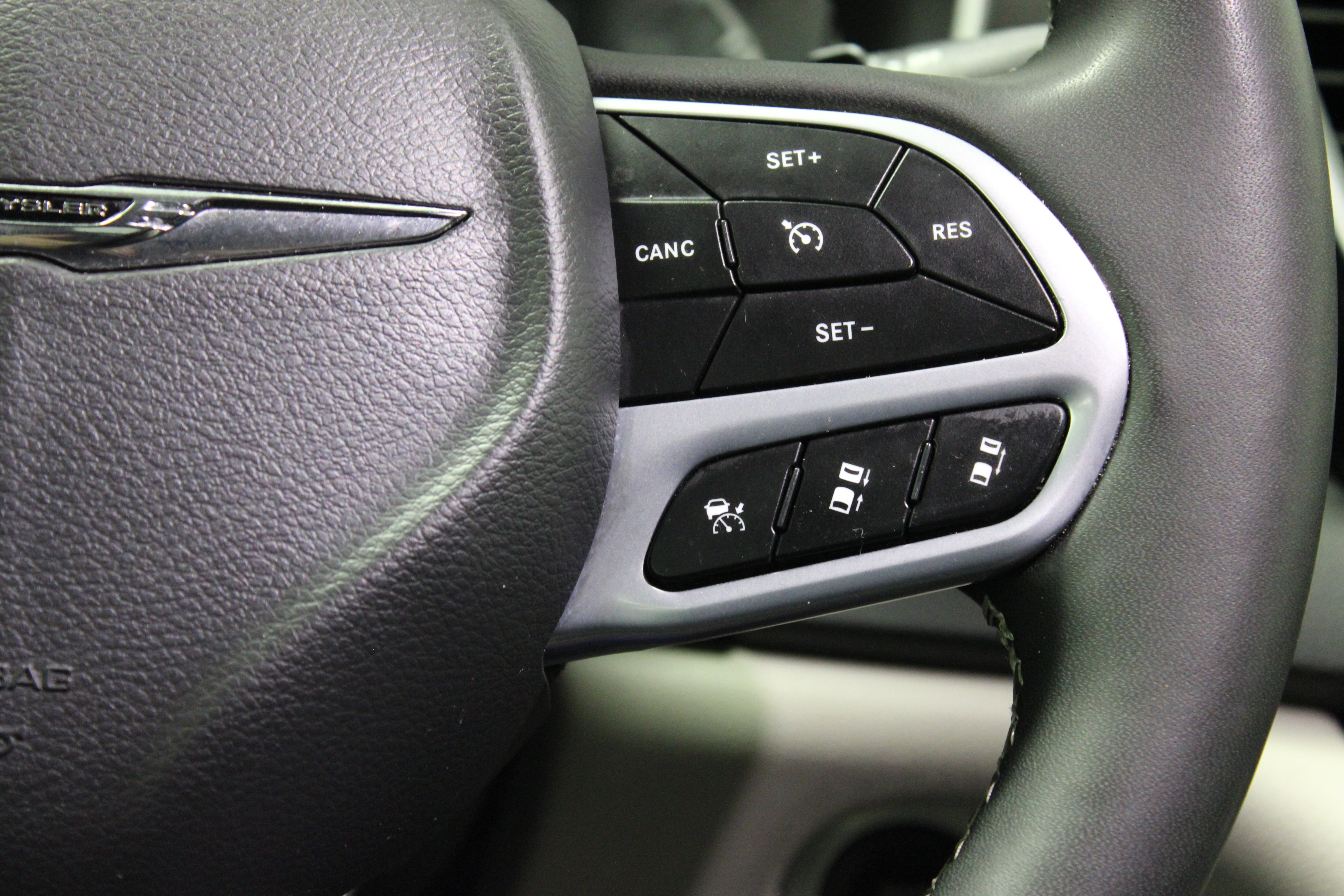 Used 2024 Chrysler Pacifica Touring-L FWD image 21