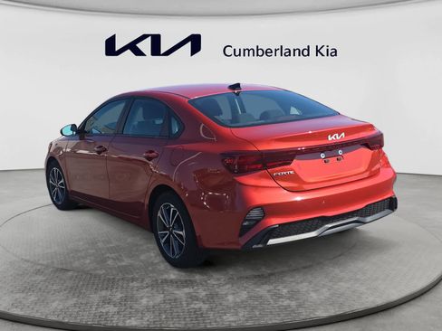 Used 2022 Kia Forte LXS FWD image 3