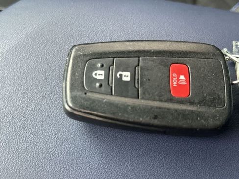 Used 2021 Toyota C-HR XLE FWD image 28