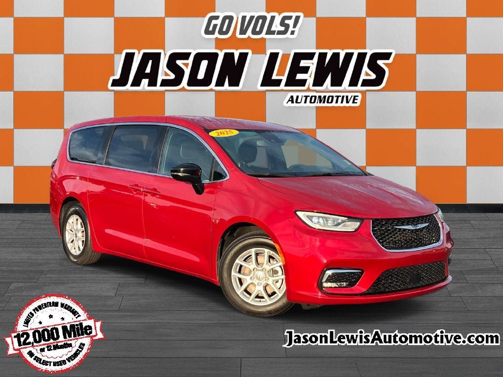 Used 2025 Chrysler Pacifica Select FWD image 1