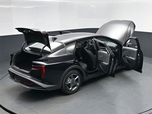 New 2025 Kia K4 LXS image 18