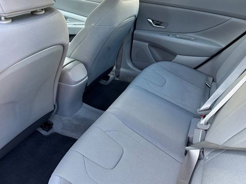 Used 2023 Hyundai Elantra SE image 13