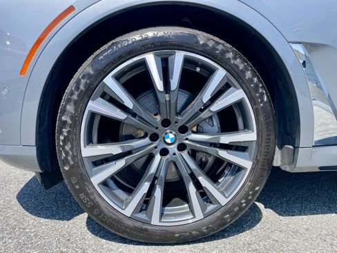 Used 2024 BMW X7 xDrive40i w/ Premium Package AWD/4WD image 9