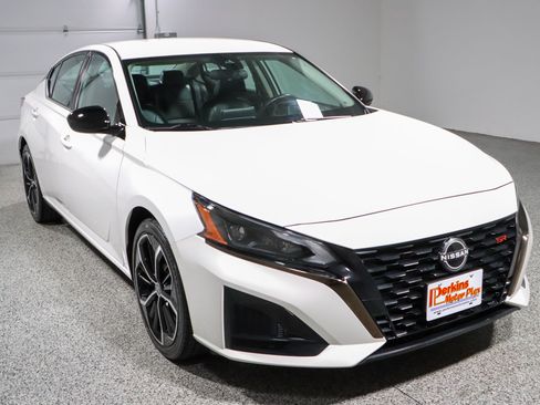 Used 2024 Nissan Altima 2.5 SR FWD image 5