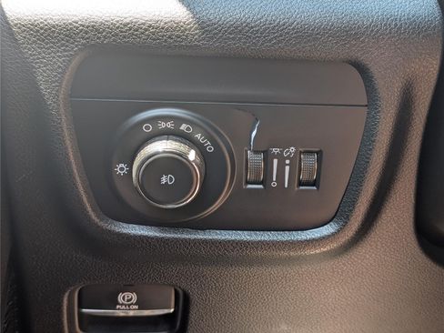 Used 2023 Jeep Grand Cherokee L Limited AWD/4WD image 24