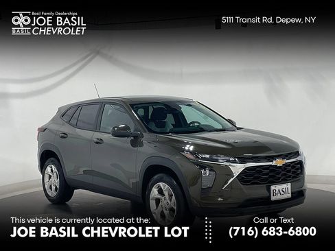 Used 2024 Chevrolet Trax LS w/ LS Convenience Package FWD image 1