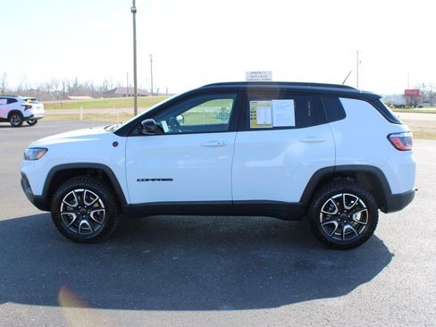 Used 2025 Jeep Compass Trailhawk w/ Trailer Tow Group AWD/4WD image 6