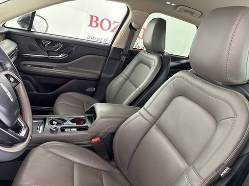 Used 2023 Lincoln Corsair Reserve image 11