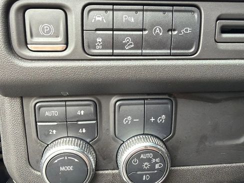 Used 2022 GMC Yukon AT4 AWD/4WD image 22