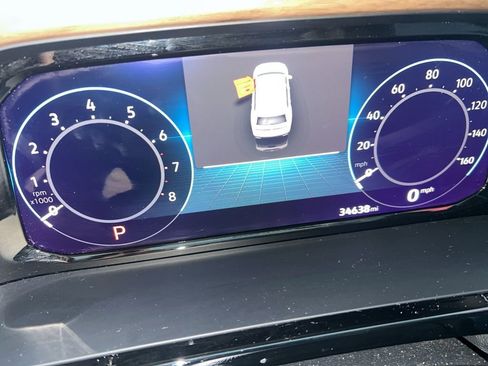 Used 2024 Volkswagen Atlas SE image 1