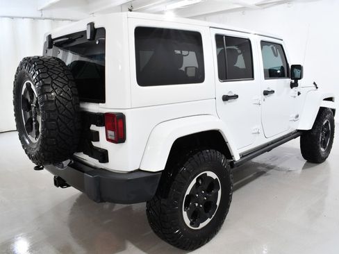 Used 2014 Jeep Wrangler Unlimited Sahara image 11
