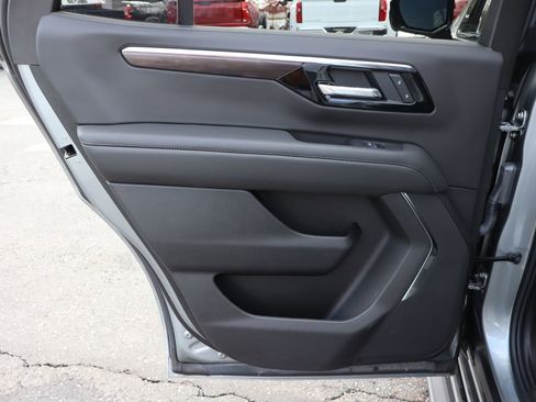 Used 2025 Chevrolet Tahoe LS image 28