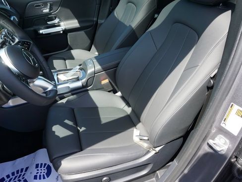Certified 2025 Mercedes-Benz GLB 250 image 38