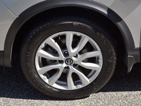 Used 2022 Nissan Rogue Sport SV w/ Technology Package image 13