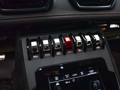 Used 2024 Lamborghini Huracan Sterrato AWD/4WD image 14
