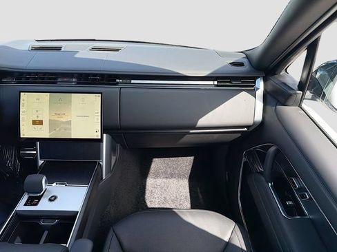 New 2026 Land Rover Range Rover Long Wheelbase SE AWD/4WD image 19