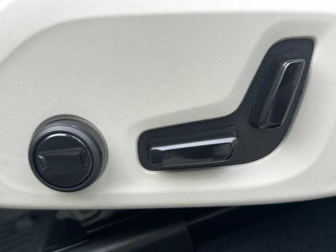 Used 2025 Volvo XC60 B5 Plus w/ Protection Package Premier image 22