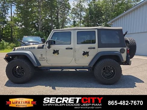 Used 2017 Jeep Wrangler Unlimited Sport w/ Quick Order Package 24S AWD/4WD image 8
