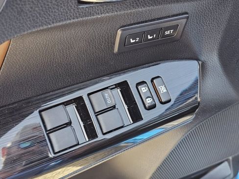 Used 2018 Toyota RAV4 Limited image 15