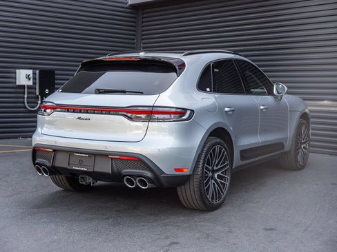 Certified 2024 Porsche Macan AWD/4WD image 9