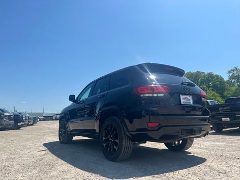 Used 2020 Jeep Grand Cherokee Altitude AWD/4WD image 8