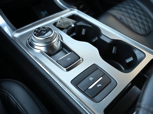 Used 2024 Ford Edge Titanium image 30