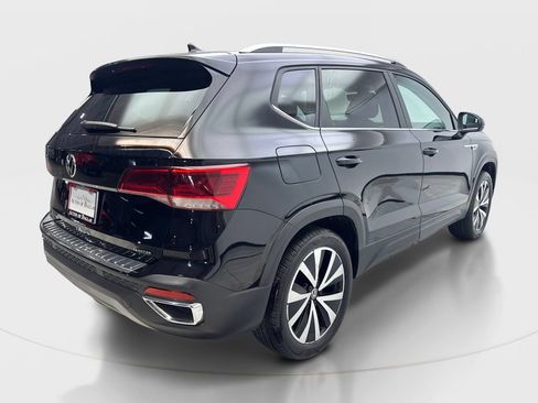 Used 2023 Volkswagen Taos SE AWD/4WD image 5