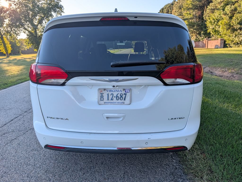 Used 2018 Chrysler Pacifica Limited FWD image 4