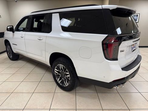 Used 2025 Chevrolet Suburban Z71 AWD/4WD image 4